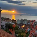 Lägenhet Mansarda Vista Mare A Zinola