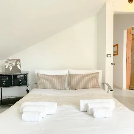 公寓 Mansarda Vista Mare A Zinola 萨沃纳