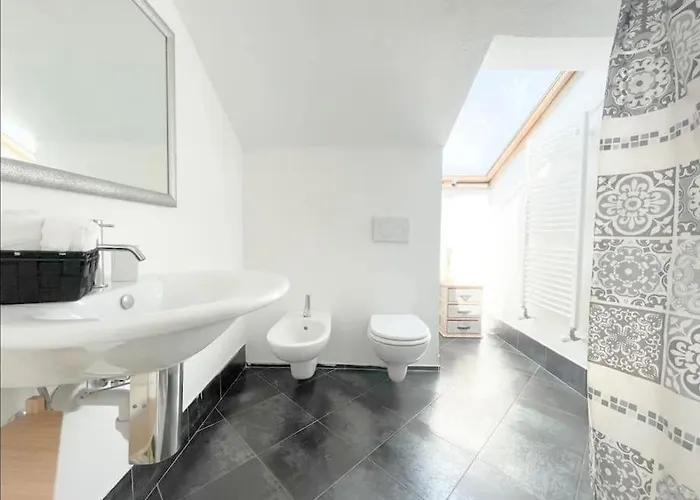 Apartamento Mansarda Vista Mare A Zinola *